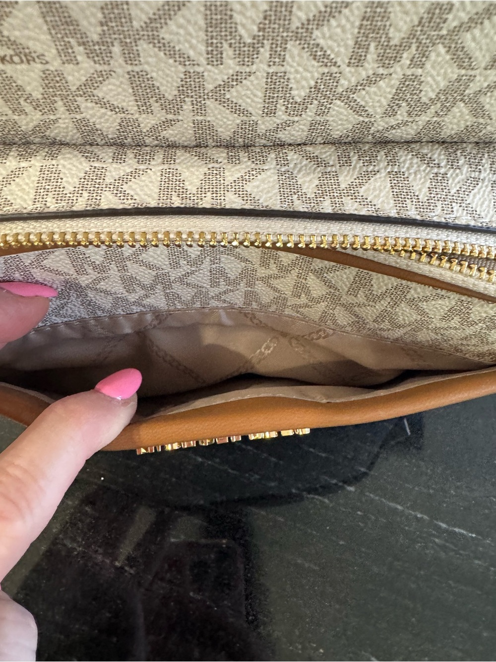 🤎MICHAEL KORS Bex Signature Backpack in Vanilla/Acorn - Picture 9 of 9